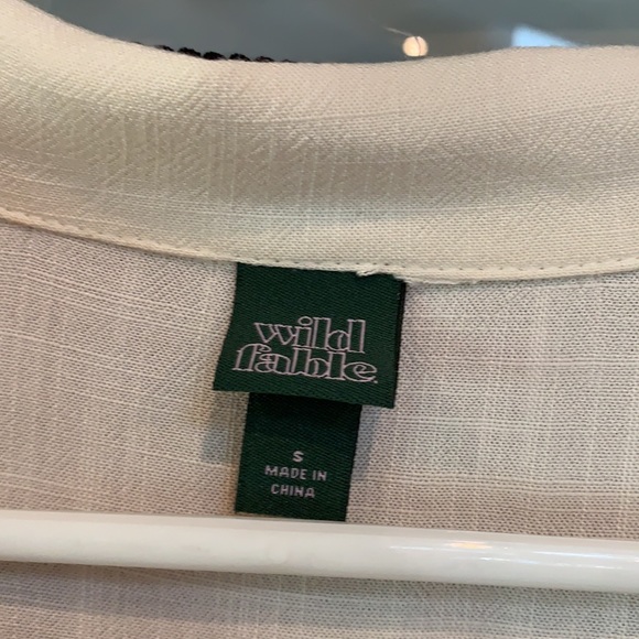 Linen Cropped Button Down - Picture 2 of 4